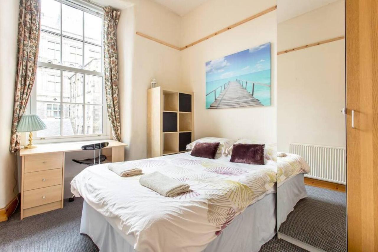 Joivy 3 Bed Flat In Old Town, Close To Grassmarket Edimburgo Exterior foto