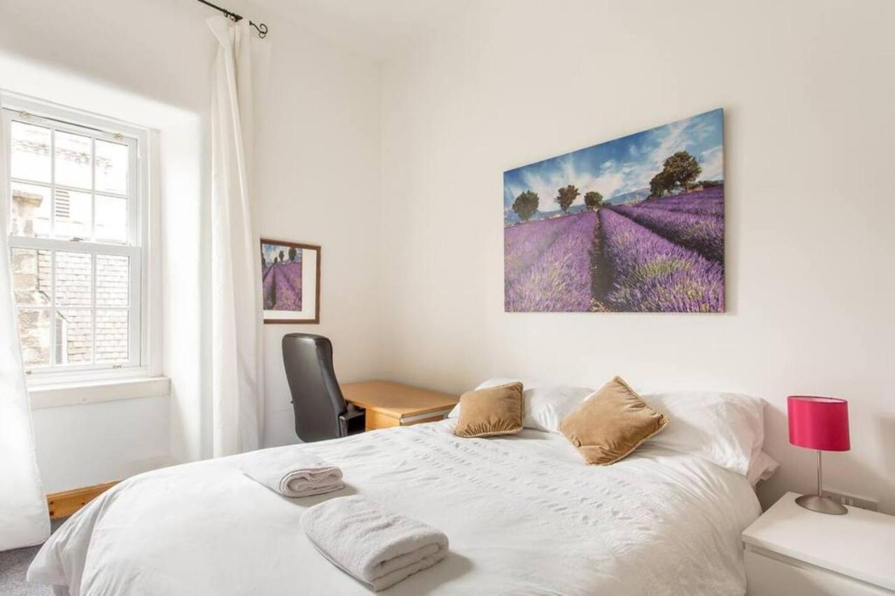 Joivy 3 Bed Flat In Old Town, Close To Grassmarket Edimburgo Exterior foto