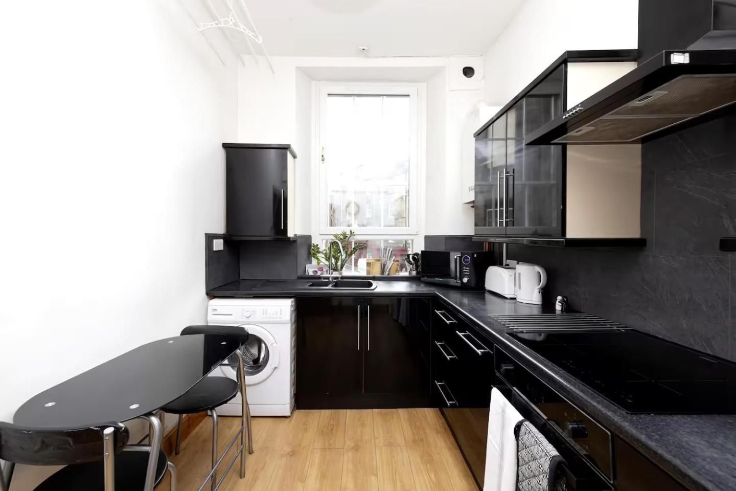Joivy 3 Bed Flat In Old Town, Close To Grassmarket Edimburgo Exterior foto